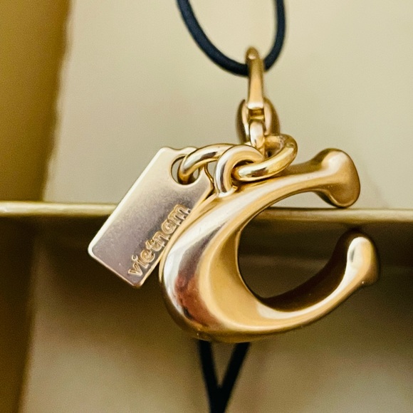 NWT Coach Boxed Corner zip Wristlet with Chrams - Picture 4 of 11